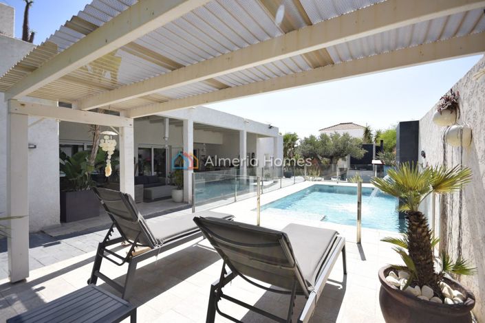 Image No.2-4 Bed Villa for sale