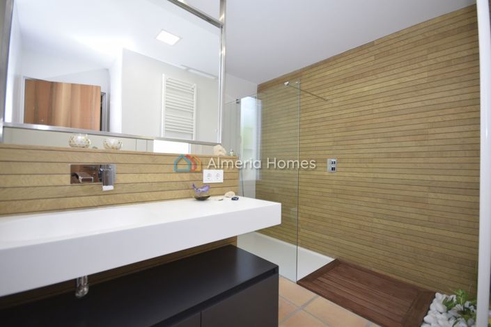 Image No.25-4 Bed Villa for sale