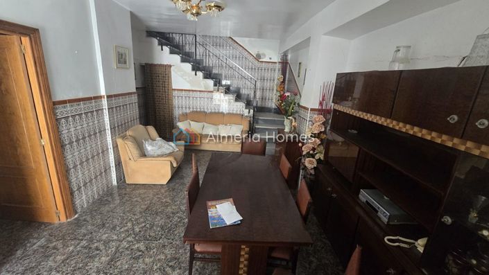 Image No.2-5 Bed Townhouse for sale