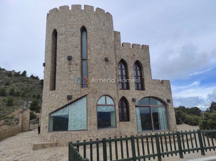 Image No.1-4 Bed Villa for sale