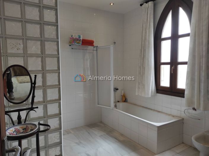 Image No.20-4 Bed Villa for sale