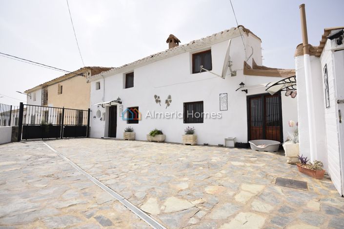 Image No.11-4 Bed Country House for sale