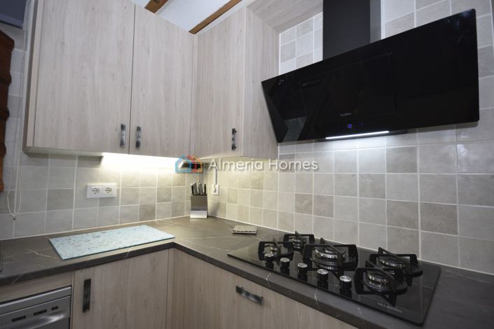 Image No.15-4 Bed Country House for sale