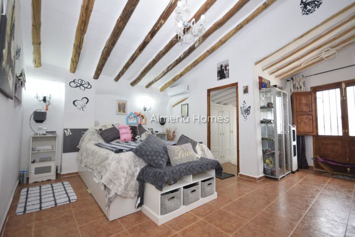 Image No.17-4 Bed Country House for sale