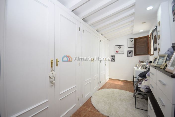 Image No.18-4 Bed Country House for sale