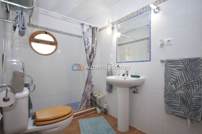 Image No.20-4 Bed Country House for sale