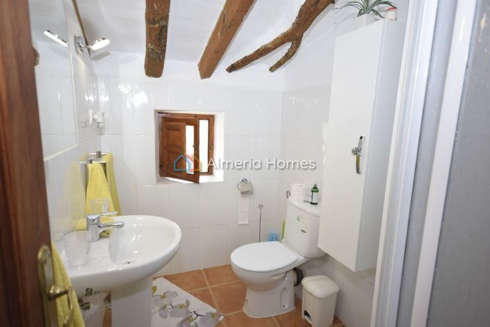 Image No.27-4 Bed Country House for sale