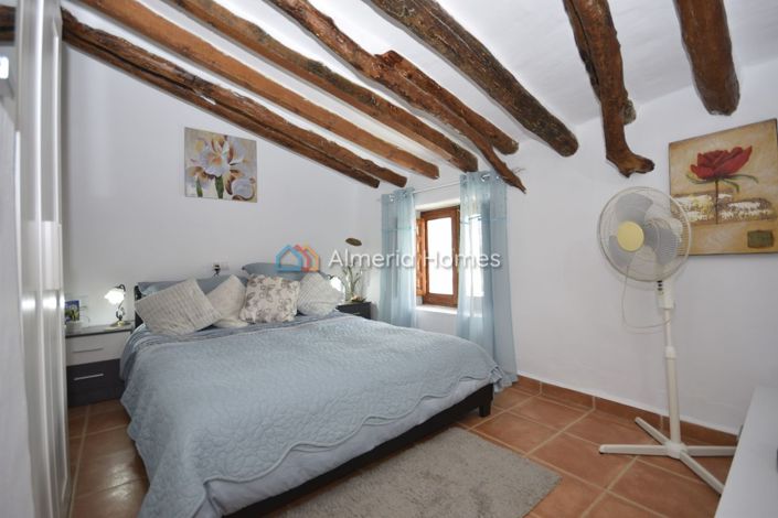 Image No.31-4 Bed Country House for sale