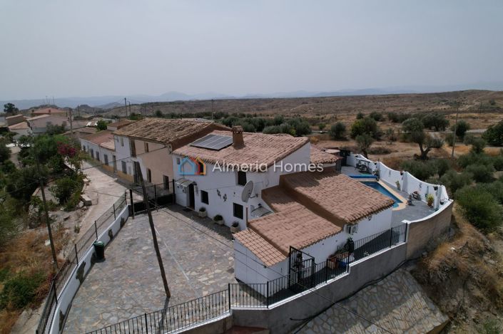 Image No.4-4 Bed Country House for sale