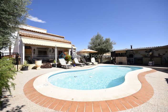 Image No.1-4 Bed Villa for sale