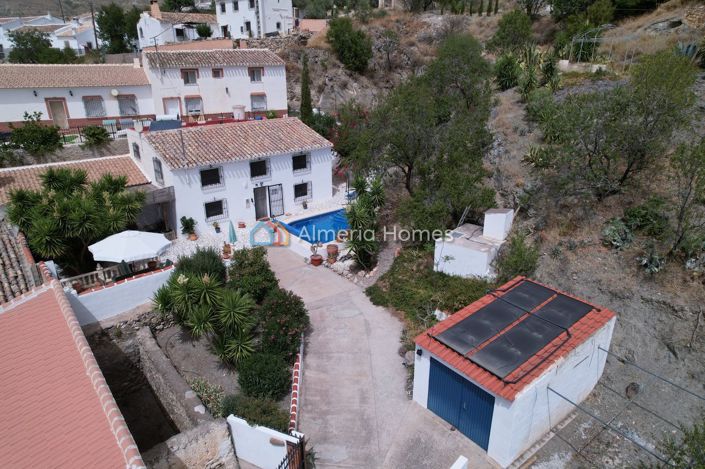 Image No.1-4 Bed Country House for sale