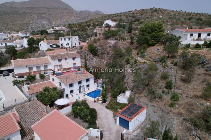 Image No.28-4 Bed Country House for sale