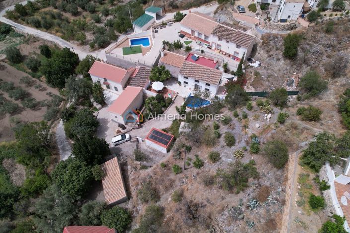 Image No.30-4 Bed Country House for sale