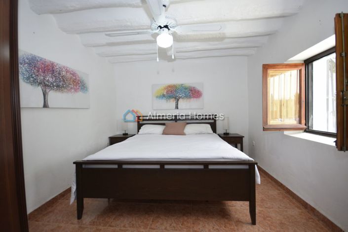 Image No.16-4 Bed Country House for sale