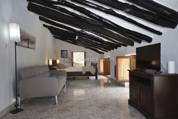 Image No.23-4 Bed Country House for sale