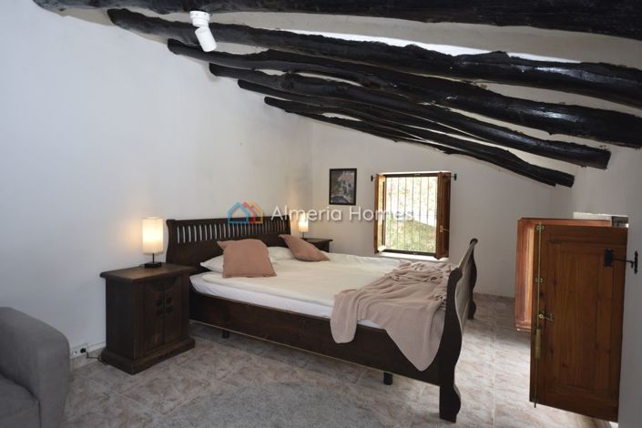 Image No.24-4 Bed Country House for sale