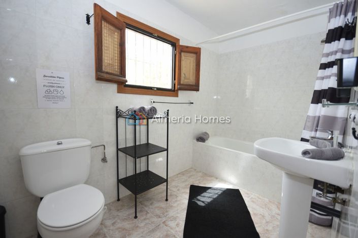 Image No.27-4 Bed Country House for sale