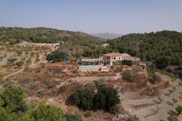 Image No.3-Maison de campagne de 6 chambres à vendre à Oria