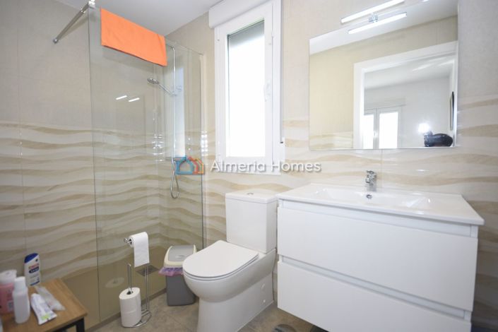 Image No.15-6 Bed Villa for sale