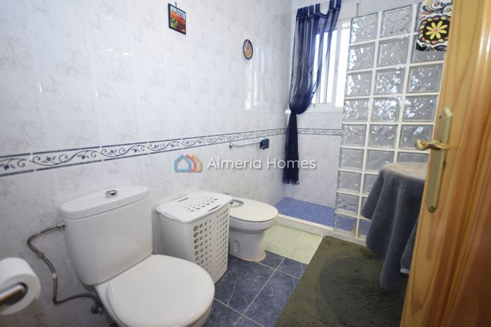 Image No.27-6 Bed Villa for sale