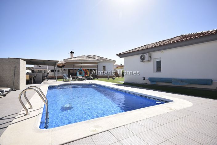 Image No.4-6 Bed Villa for sale