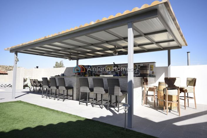 Image No.7-6 Bed Villa for sale