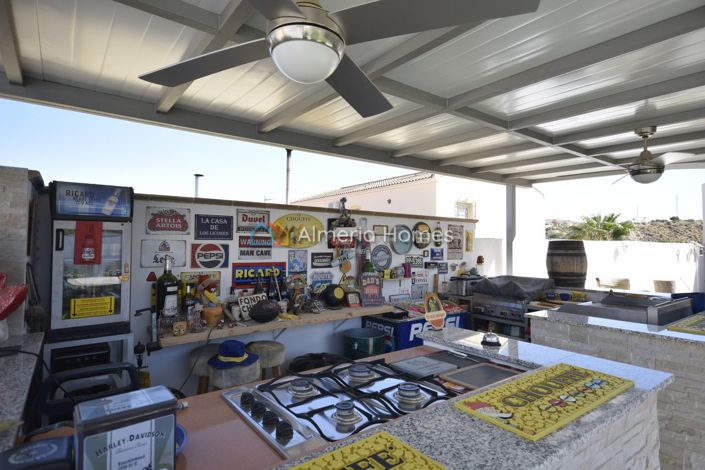 Image No.8-6 Bed Villa for sale