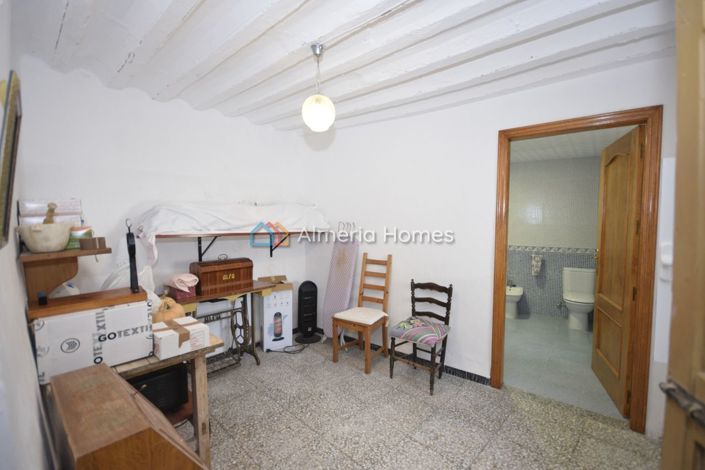 Image No.15-6 Bed Country House for sale