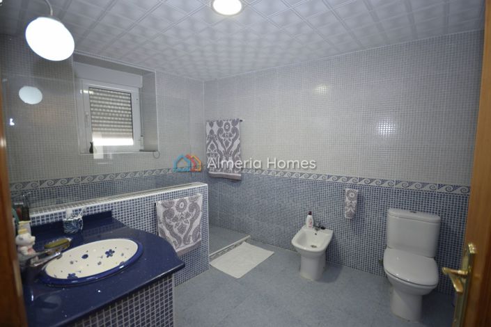 Image No.16-6 Bed Country House for sale