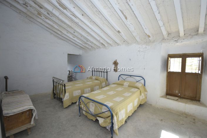 Image No.20-6 Bed Country House for sale