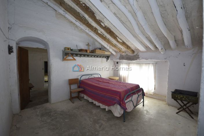 Image No.22-6 Bed Country House for sale