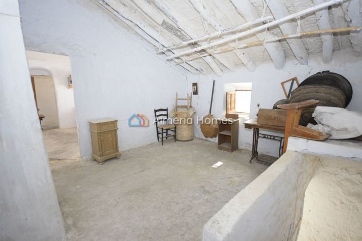 Image No.23-6 Bed Country House for sale