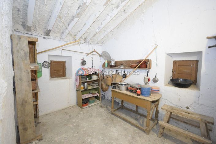 Image No.25-6 Bed Country House for sale