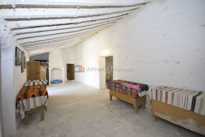 Image No.26-6 Bed Country House for sale