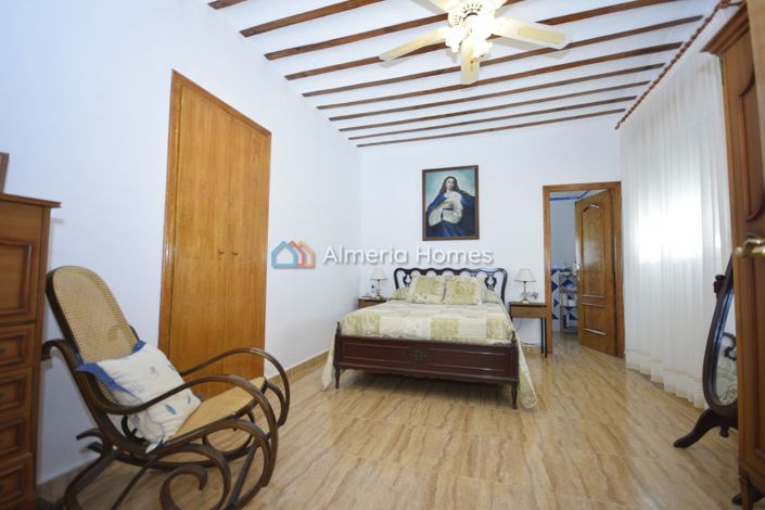 Image No.4-6 Bed Country House for sale