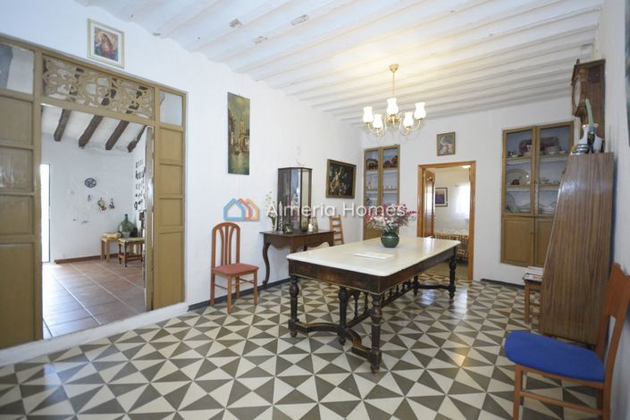 Image No.7-6 Bed Country House for sale