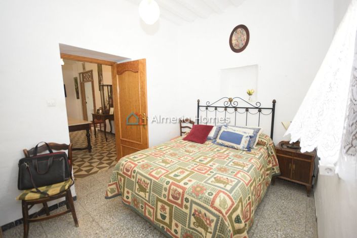 Image No.9-6 Bed Country House for sale