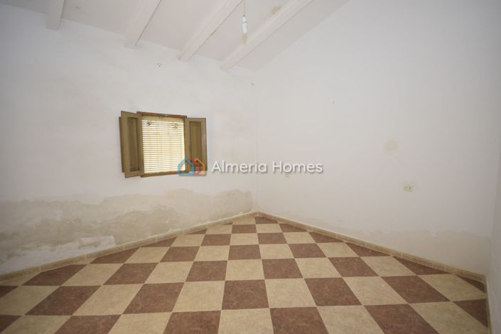 Image No.12-3 Bed Country House for sale