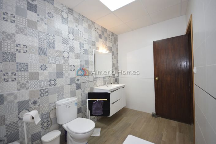 Image No.19-3 Bed Townhouse for sale