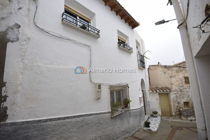 Image No.29-3 Bed Townhouse for sale