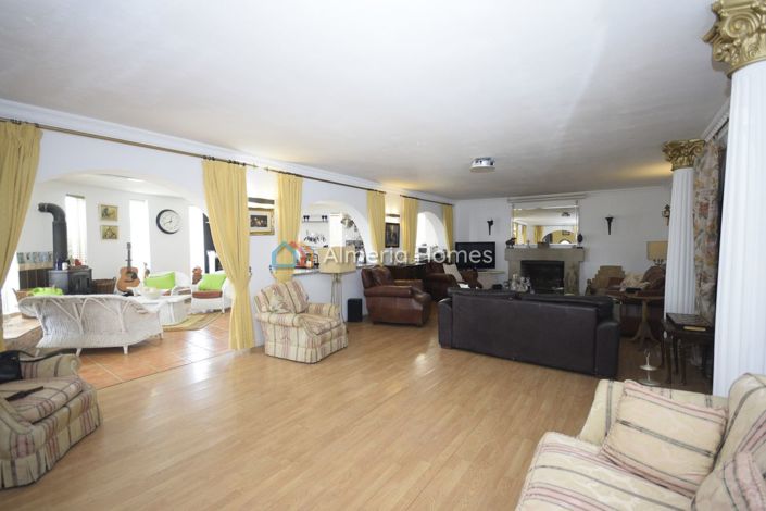 Image No.4-1 Bed Villa for sale