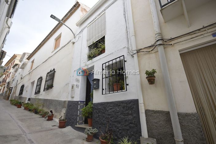 Image No.1-4 Bed Townhouse for sale