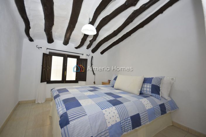 Image No.26-4 Bed Townhouse for sale