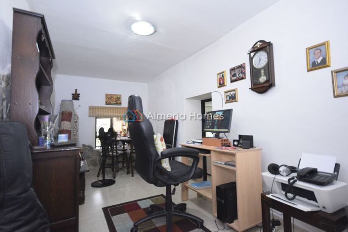 Image No.8-4 Bed Townhouse for sale