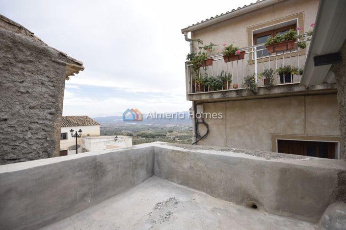 Image No.13-3 Bed Townhouse for sale