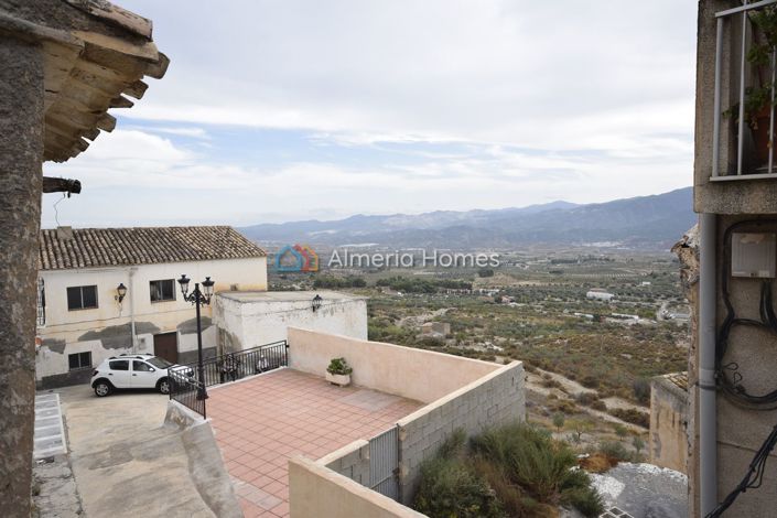 Image No.14-3 Bed Townhouse for sale