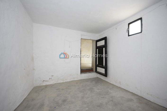 Image No.18-3 Bed Townhouse for sale