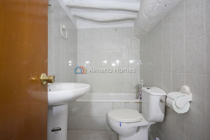 Image No.8-3 Bed Townhouse for sale