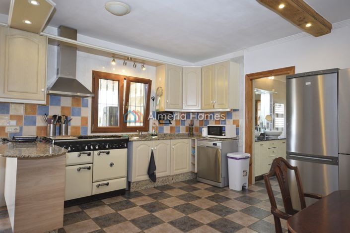 Image No.12-6 Bed Villa for sale