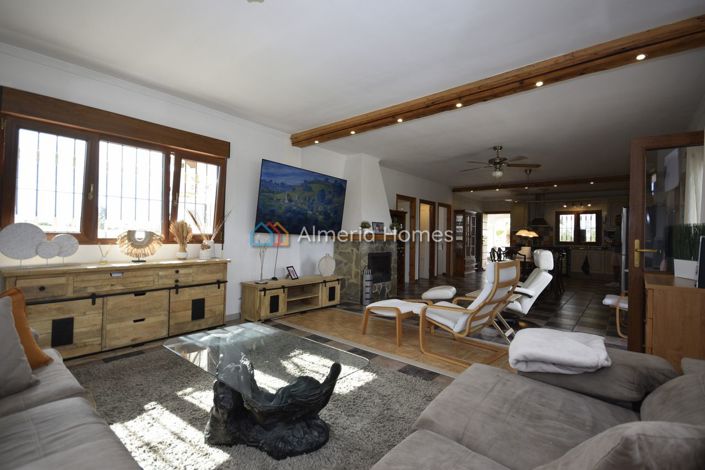 Image No.14-6 Bed Villa for sale